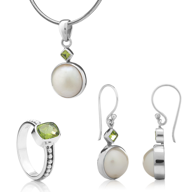 Set Olivine earrings, pendant and ring - Colour: Green, Precious metal: Sterling silver (925), Ring size: 56