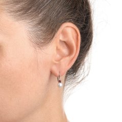 Strieborné náušnice Spark s perlou a českým granátom