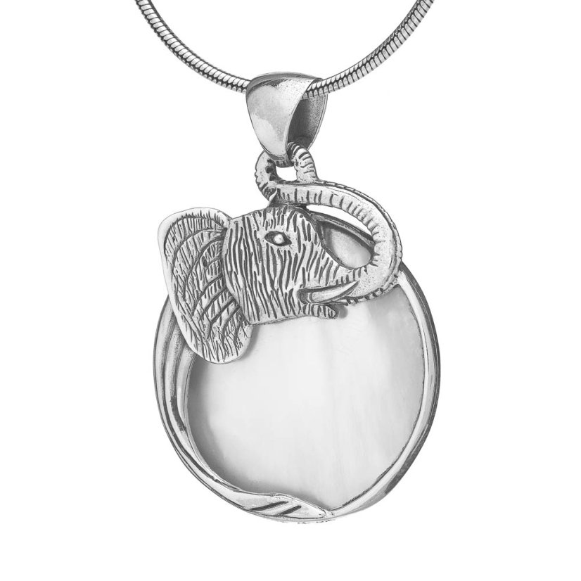 Stříbrný přívěsek s perletí Slon Stříbrný přívěsek s perletí Slon